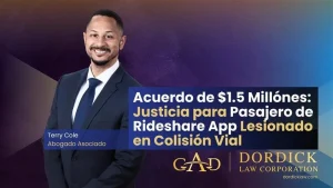 Acuerdo de $1.5 Millones: Justicia para Pasajero de Rideshare Lesionado en Colisión en la Autopista
